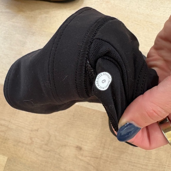 Lululemon high neck sports bra size 6 - Picture 3 of 3